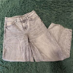 grey h&m ‘DIVIDED’ high rise, straight leg jeans